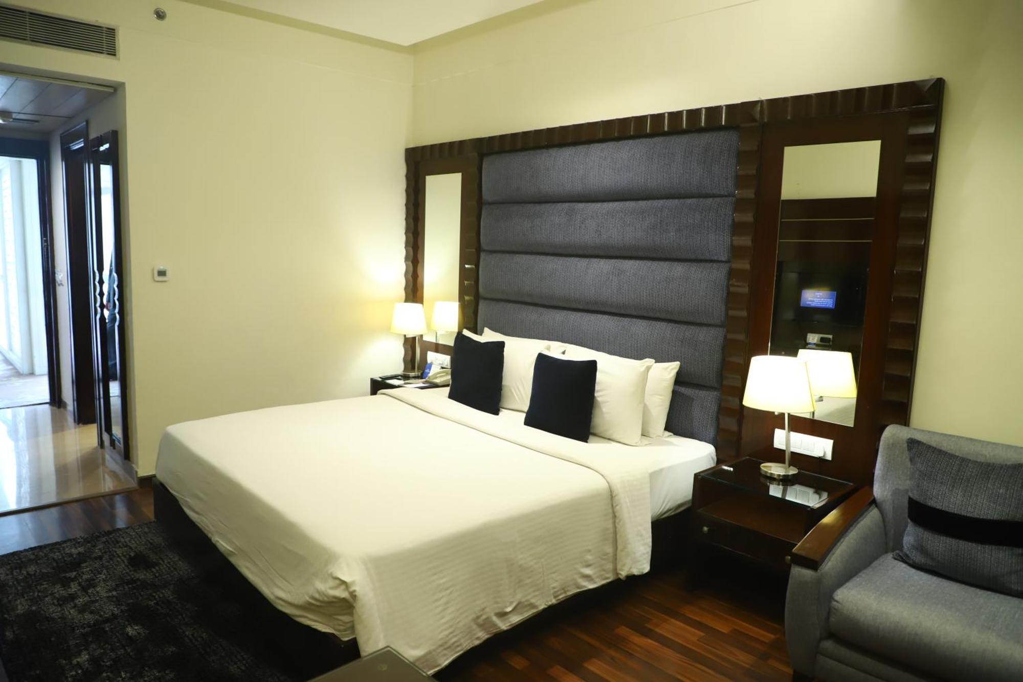 Deventure Sarovar Portico Kapashera, New Delhi Kültér fotó