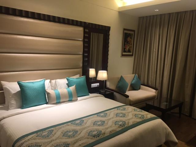 Deventure Sarovar Portico Kapashera, New Delhi Kültér fotó