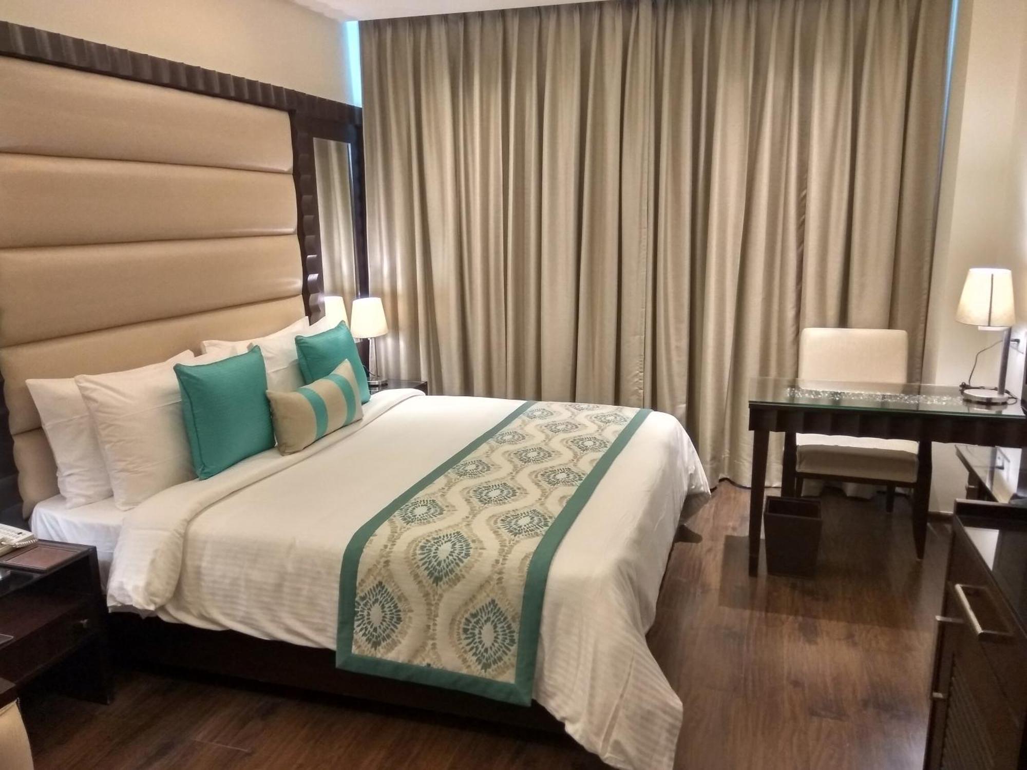 Deventure Sarovar Portico Kapashera, New Delhi Kültér fotó
