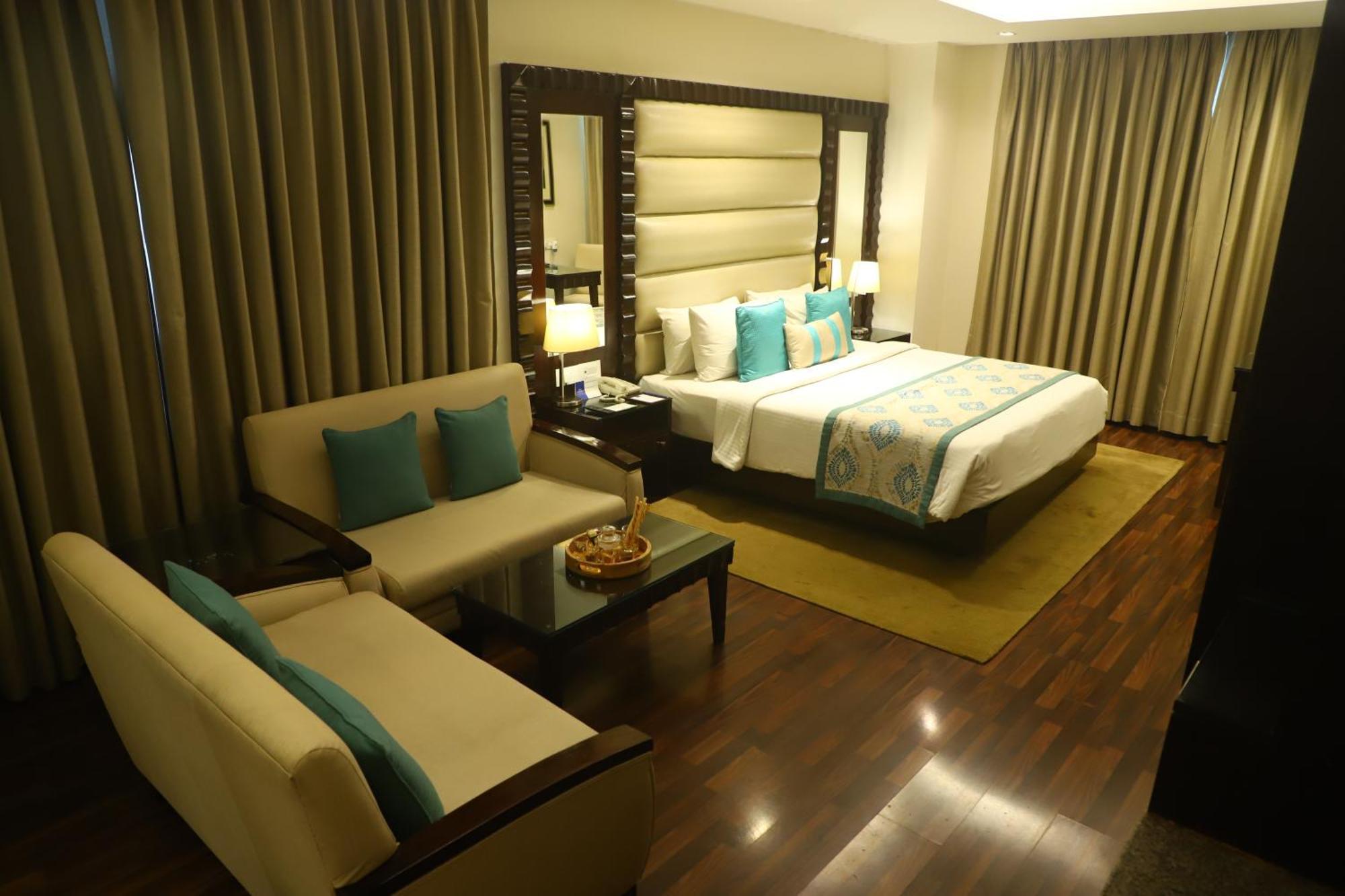 Deventure Sarovar Portico Kapashera, New Delhi Kültér fotó