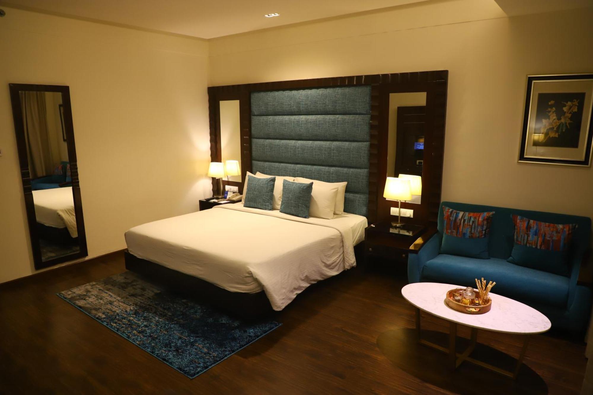 Deventure Sarovar Portico Kapashera, New Delhi Kültér fotó