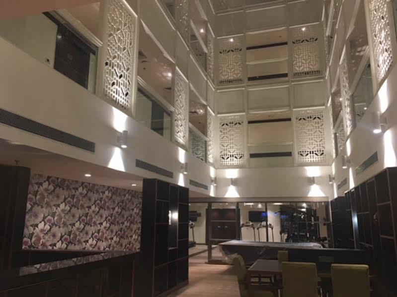 Deventure Sarovar Portico Kapashera, New Delhi Kültér fotó