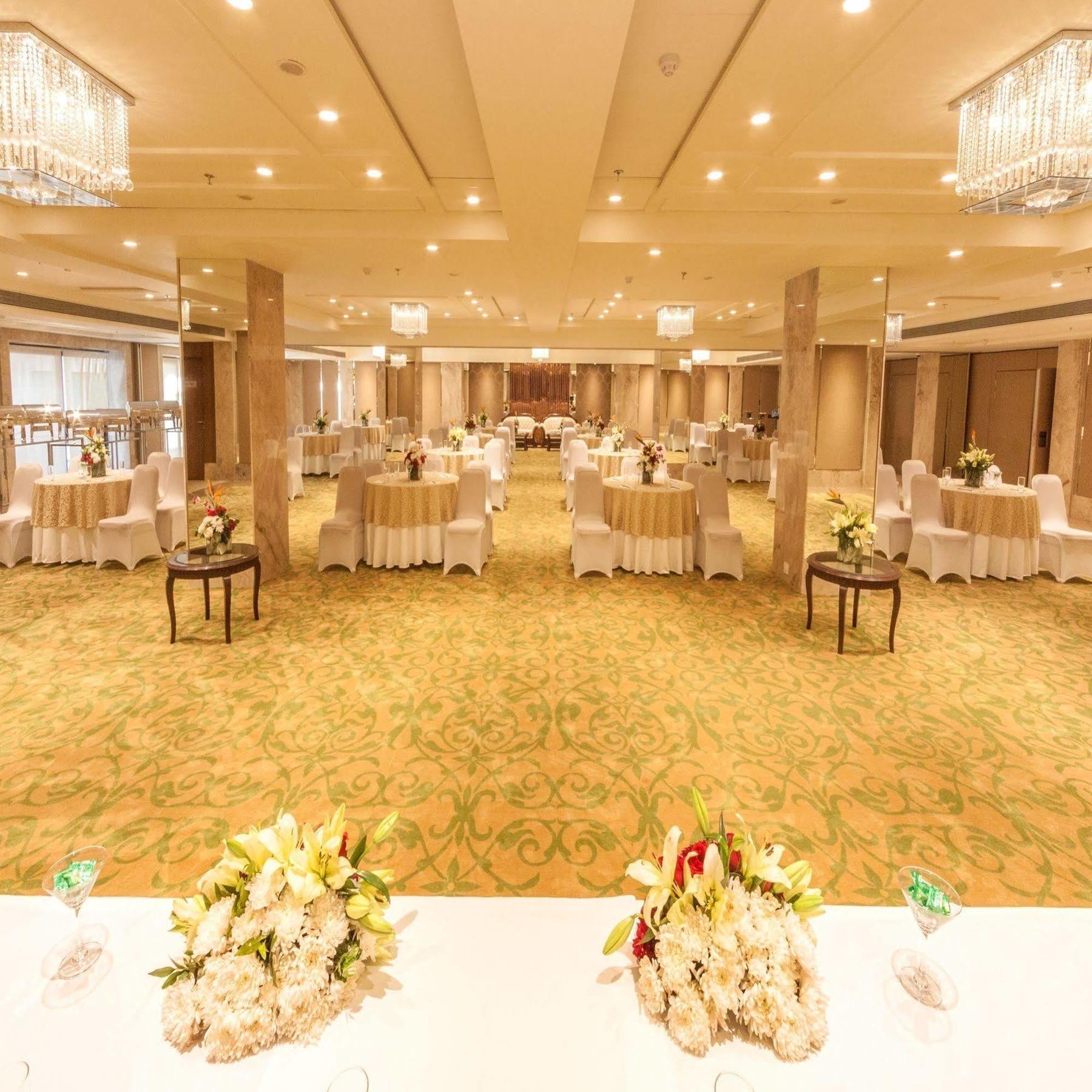 Deventure Sarovar Portico Kapashera, New Delhi Kültér fotó