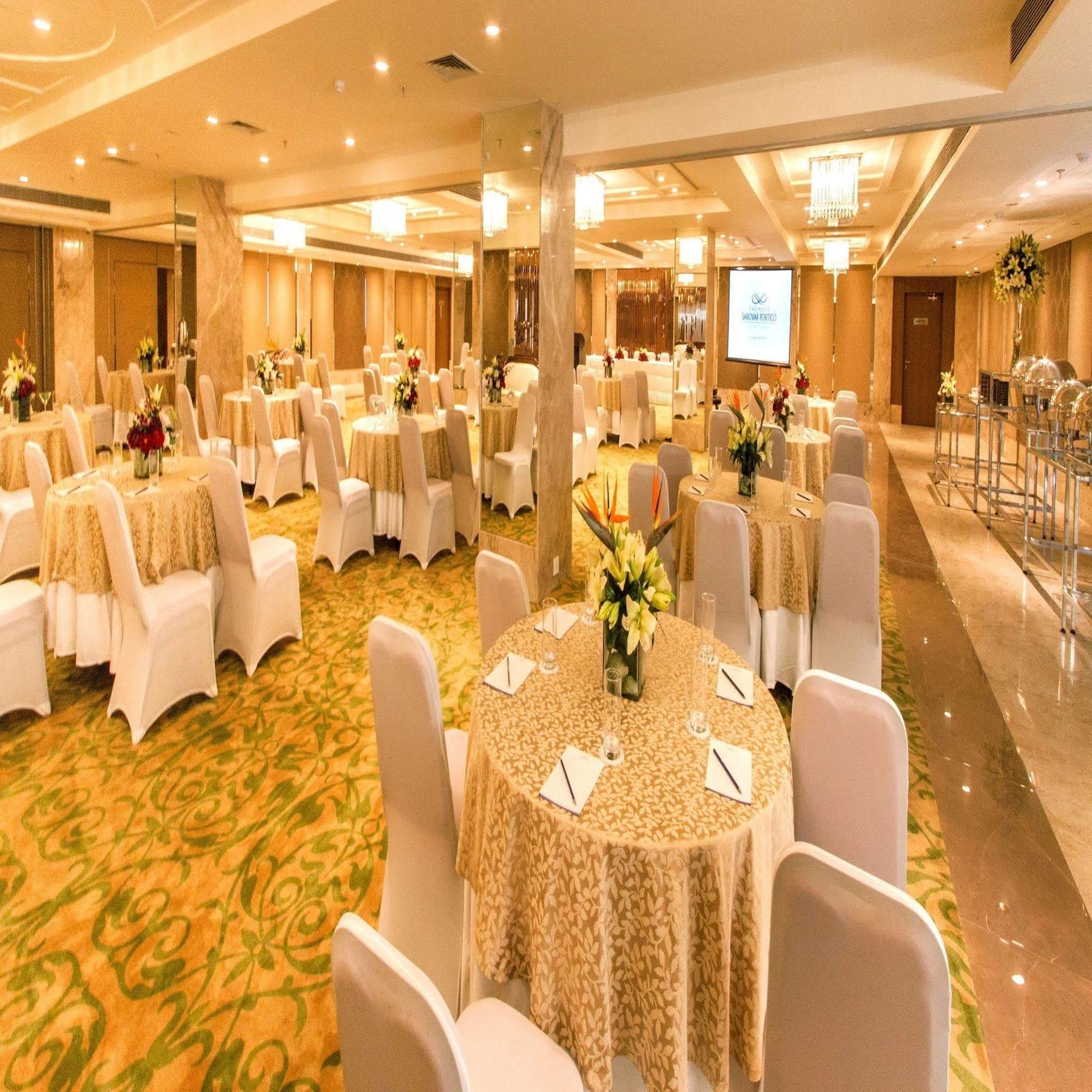 Deventure Sarovar Portico Kapashera, New Delhi Kültér fotó